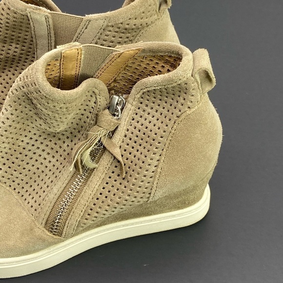 Sofft Tan Suede Perforated Ankle Boots Women’s Size 7.5 Side Zip - Picture 5 of 9